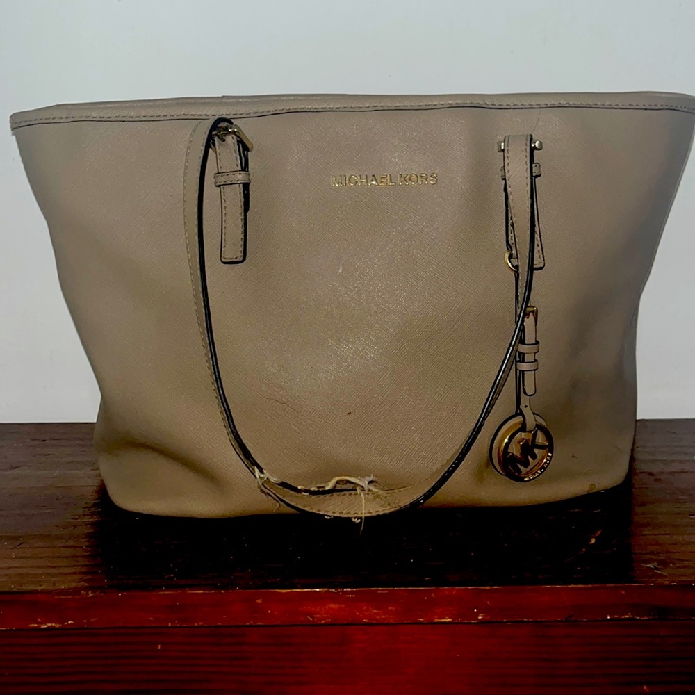 Used Michael Kors Voyager Tote